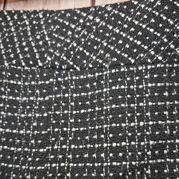 LOFT Black and White Tweed Mini Skirt Size 8 - Picture 2 of 5